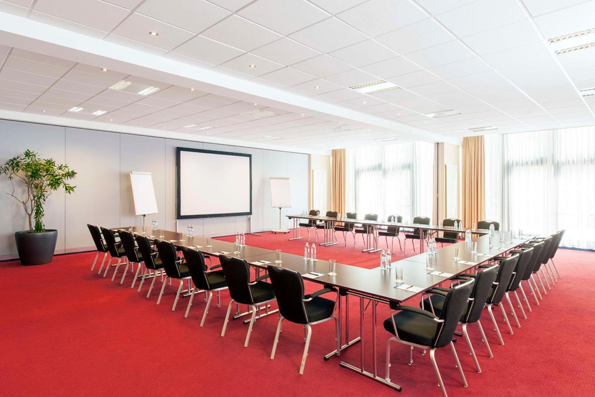 Nh Vienna Airport Conference Center Hotel 4*
