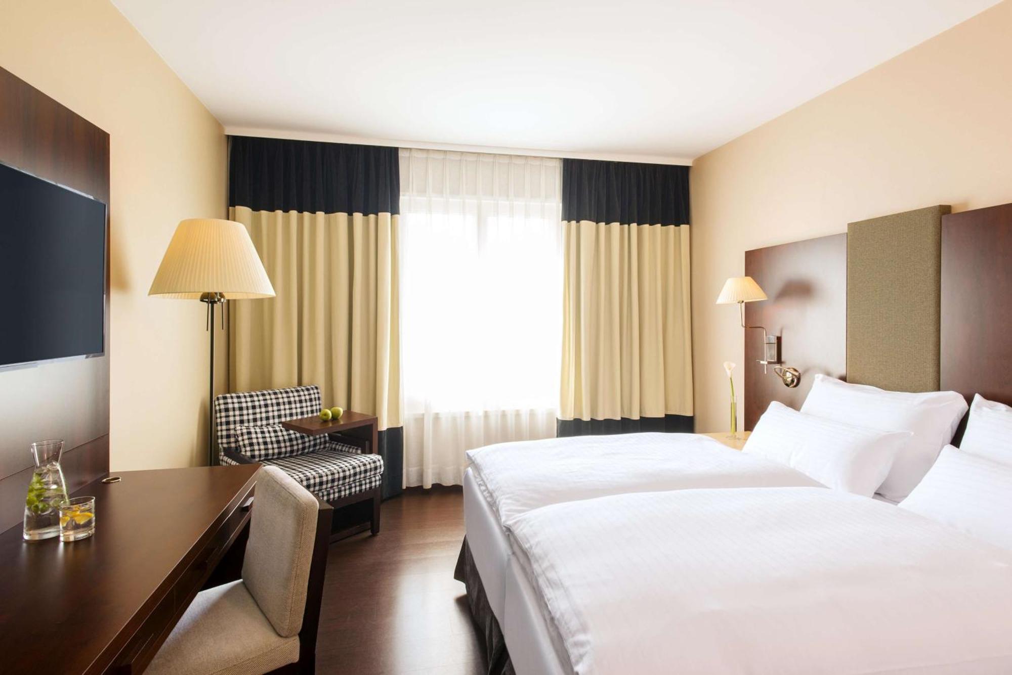 Nh Vienna Airport Conference Center Hotel 4*