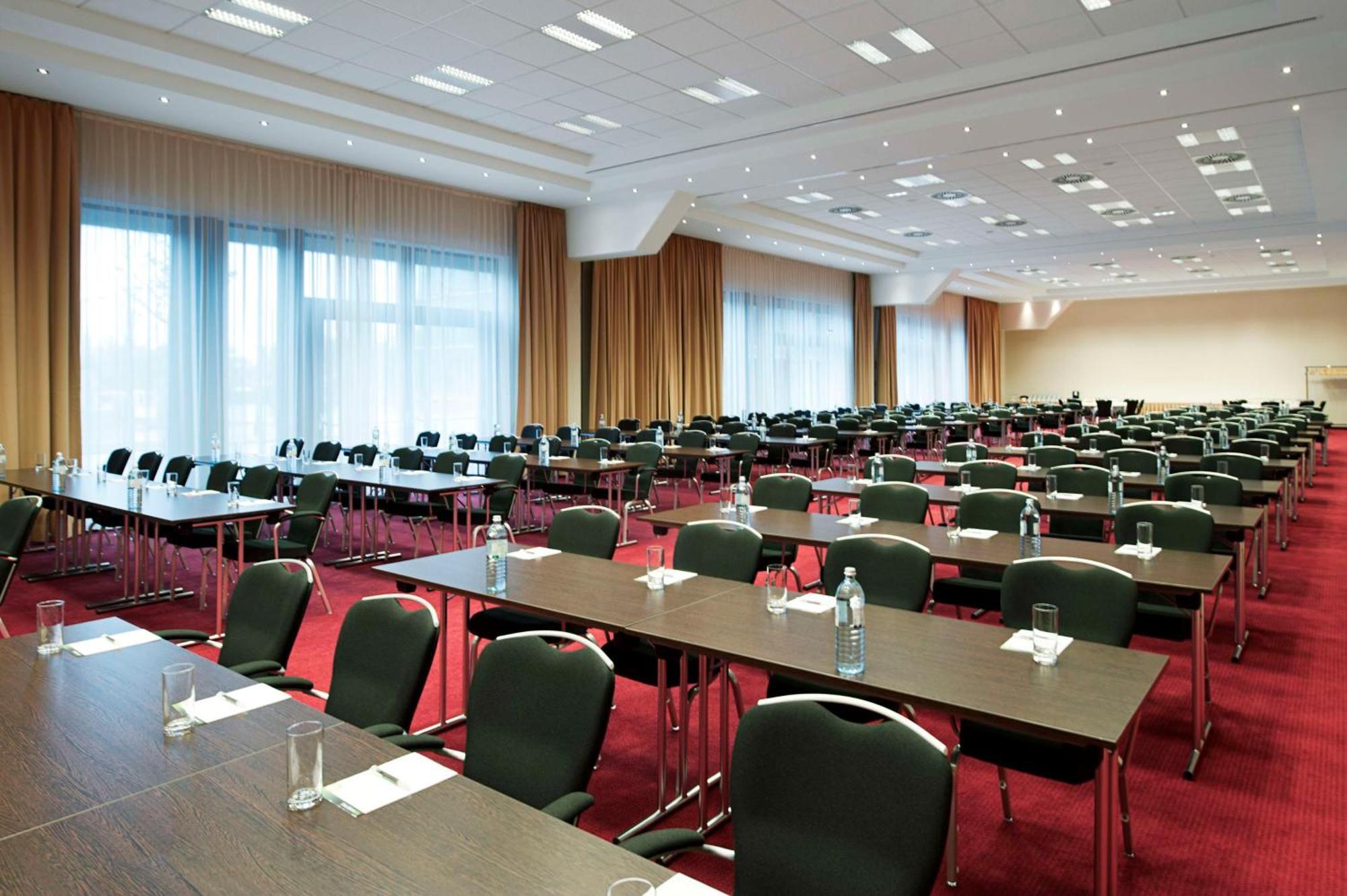Nh Vienna Airport Conference Center Hotel