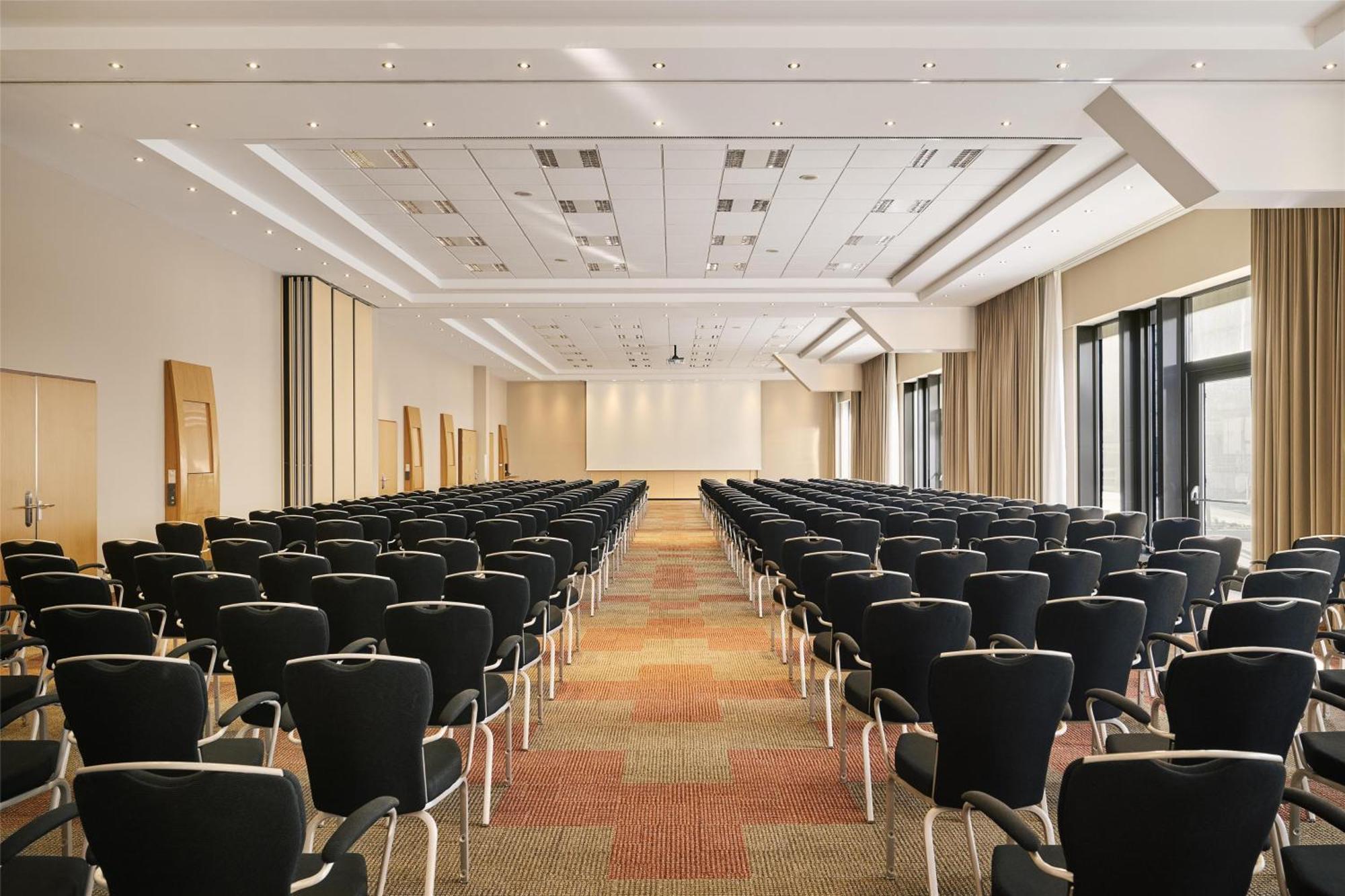Nh Vienna Airport Conference Center Hotel 4*