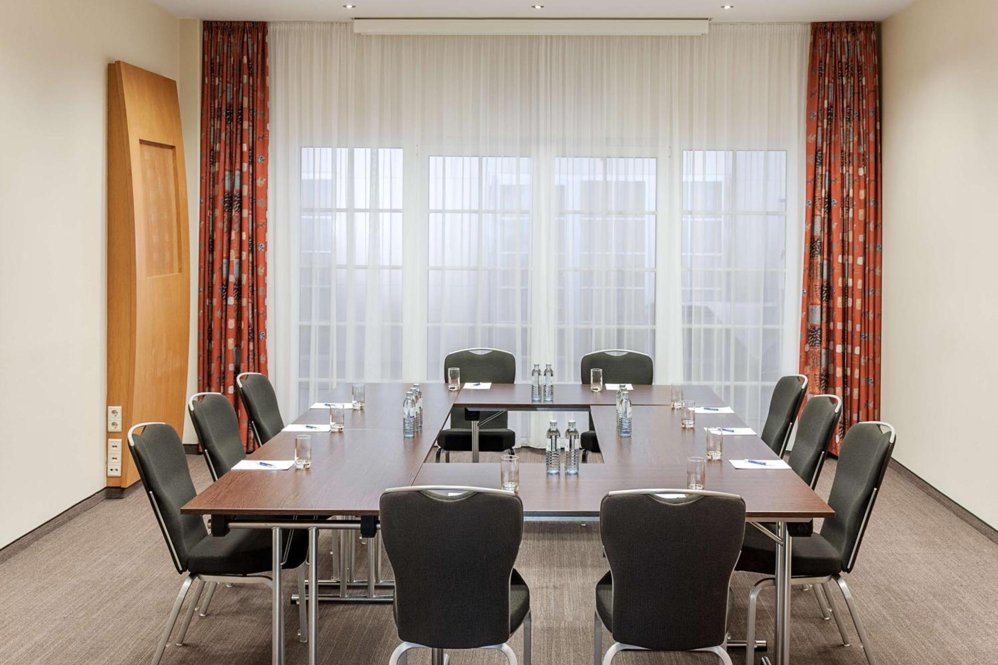 Hotel Nh Vienna Airport Conference Center 4*
