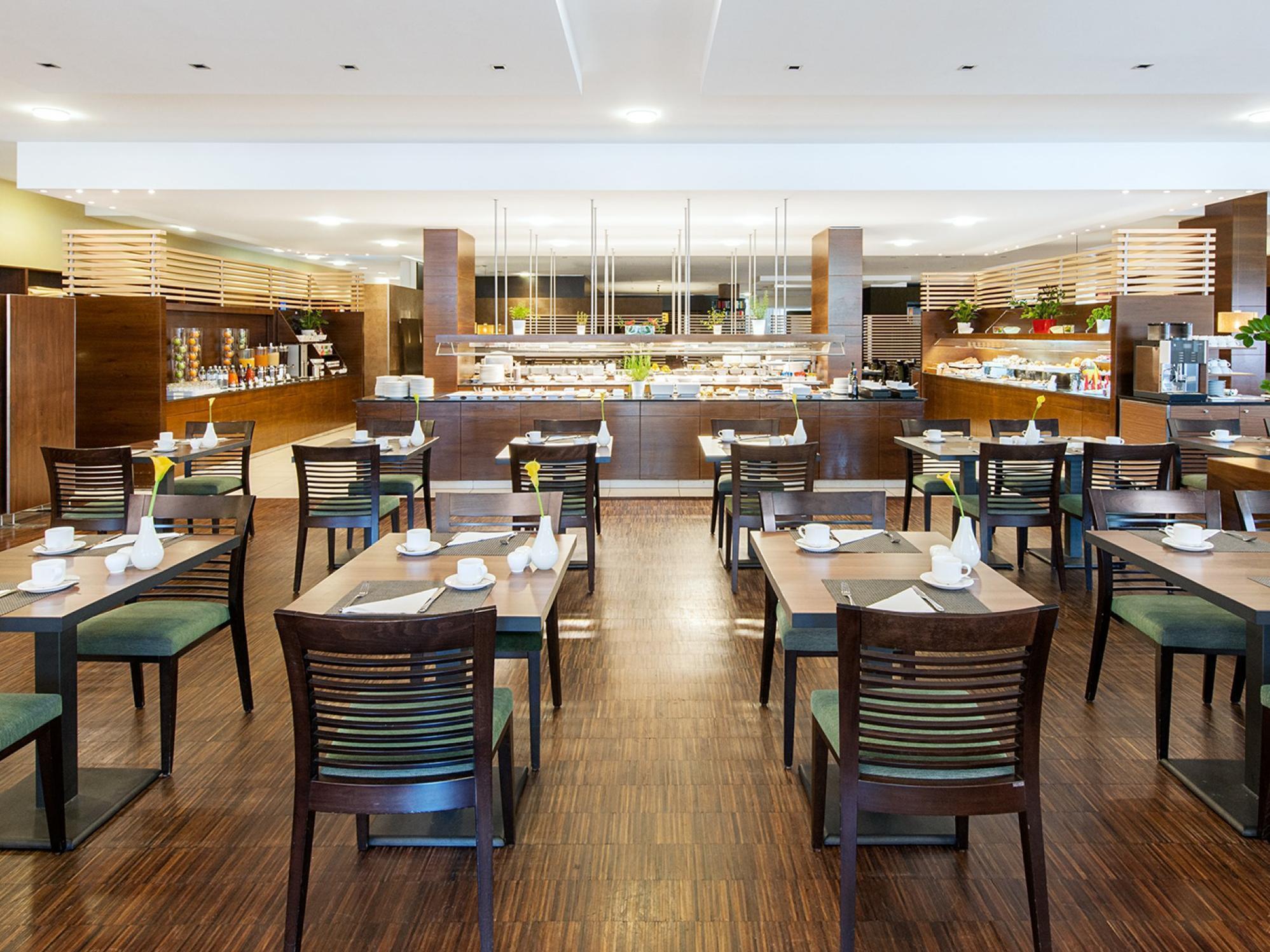 Nh Vienna Airport Conference Center Hotel