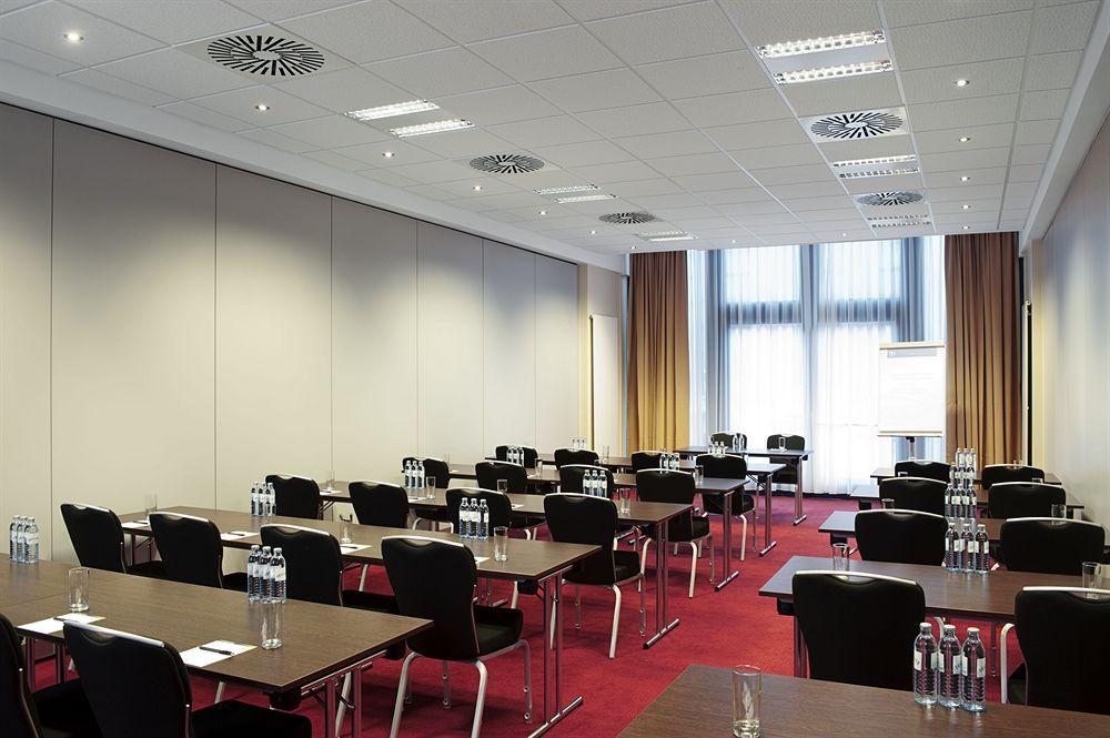 Nh Vienna Airport Conference Center Hotel 4*